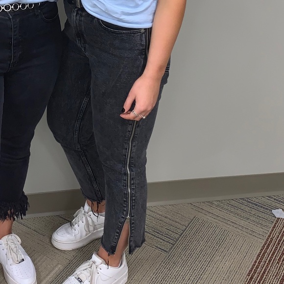 Abercrombie Ultra High Rise Jeans Washed Black with Zipper - Picture 7 of 7